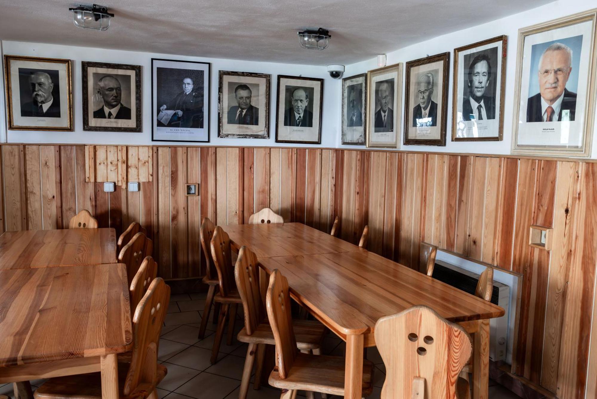 Penzion A Restaurace Kaminek Doksy  Exterior photo
